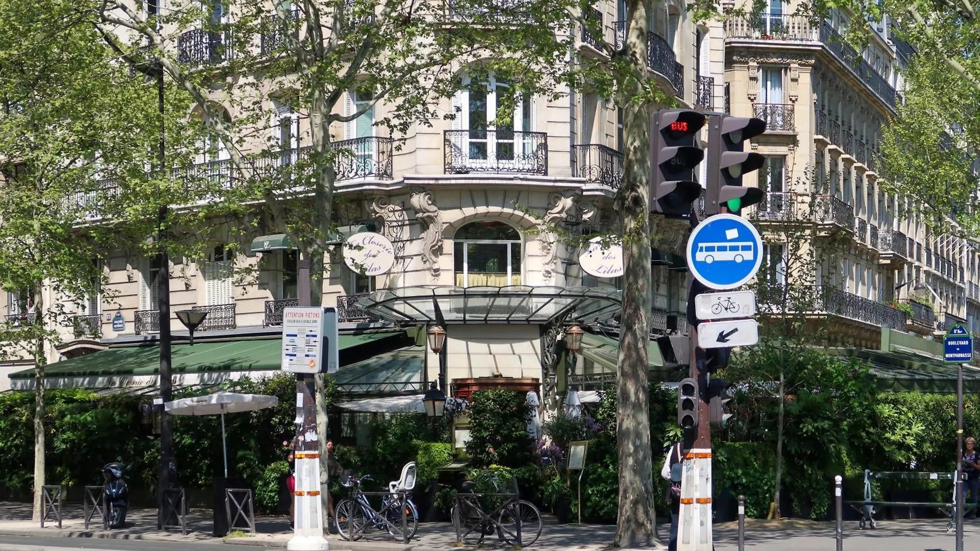 Spacious Apartment In Montparnasse Paryż
